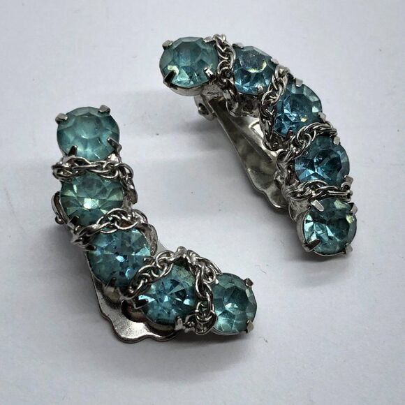 Gorgeous Vintage Prong Set Aqua Blue Rhinestone Clip On Chain Accent Earrings - Picture 2 of 6